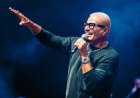 عمرو دياب يمازح إحدى معجباته في حفل الجونة: أنا قد أبوكي.. ودينا الشربيني ترقص مع يسرا