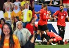 «مش بيباصي ومش شغال».. أغنية «تشكيل المنتخب» لفريق هارموني عربي تثير الجدل بسبب عمر مرموش
