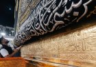 الحرم المكي يستعد لمراسم غسل الكعبة المشرفة بماء زمزم الممزوج بالورد