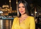 إيناس عز الدين تخطف الأنظار بفستان أصفر ولوك جديد .. صور