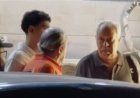 أشرف زكي ونجوم الفن يساندون محمد هنيدي أمام المستشفى بعد وفاة شقيقه الأكبر