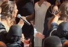 معجبة تفاجئ أحلام بلمس شعرها خلال حفل جدة.. والفنانة تتفاعل بعفوية