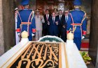 في ذكرى انتصارات أكتوبر.. الرئيس السيسي يقرأ الفاتحة ويضع إكليلًا من الزهور على قبر جمال عبد الناصر