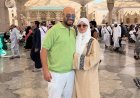 حاتم صلاح يقضي شهر العسل في الأراضي المقدسة بأداء العمرة مع زوجته