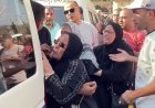 دخلت في نوبة بكاء.. انهيار والدة الفنان الراحل عمرو محمد علي خلال تشييع جنازته من مسجد السيدة نفيسة