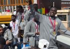 بعد التتويج بأمم إفريقيا.. استقبال كبير للاعبي السنغال في شوارع "داكار" | صور