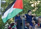 لامين يامال يرفع علم فلسطين خلال احتفال برشلونة بالدوري