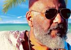 الشاعر مصطفى البرنس يروج لأعماله بطريقة ساخرة وهشام ماجد يدعمه