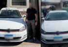 ضبط قائد سيارة لإيقاف المركبة أعلى شريط الترام بالإسكندرية وتعطيل الحركة المرورية