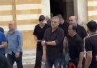 حكيم يشيع جثمان شقيقه من مسجد السيدة نفيسة