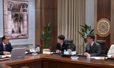 مدبولي يلتقي برئيس مجلس إدارة شركة سامسونج إليكترونيكس مصر