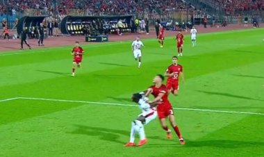 أيمن يونس ينتقد حكم القمة: شيكو بانزا ليه ضربة جزاء