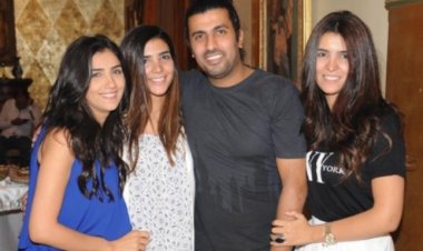 نجاة شقيقة المخرج محمد سامي وابنتها من حادث سير