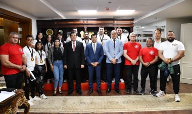 وزير الشباب يُكرم لاعبي منتخب مصر بعد التتويج بكأس العالم للقوة البدنية في شرم الشيخ