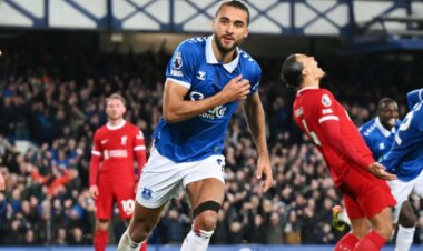 بهدفين نظيفين.. ليفربول يخسر أمام إيفرتون ويبتعد عن لقب الدوري