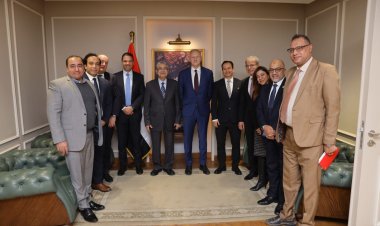 شاكر يلتقي بالرئيس التنفيذي لقطاع الكهرباء بشركة سيمنس الألمانية