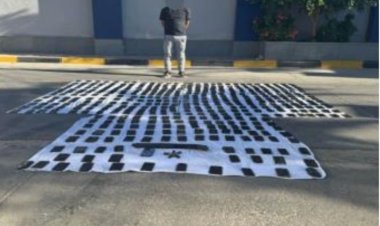 ضبط مسجل خطر بحوزته 50 كيلو حشيش وبندقية بالبحر الأحمر