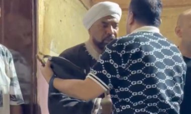 حجازي متقال يتلقى عزاء والدته بمسجد الحجاز بالهرم