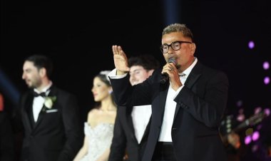 عمرو دياب يستعيد واقعة سابقة ويعلق: “ما بحبش حد يقولي كده” خلال حفل زفاف بالقاهرة