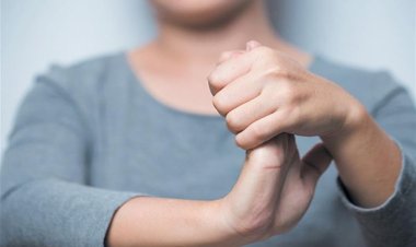 أبرزها ضعف العضلات.. أعراض التهاب العصب وطرق علاجه