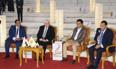 وزير التعليم العالي يكرم الفنان سامح حسين لدوره في نشر الوعي ويشيد ببرنامج "قطايف"