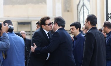 بحضور لبلبة وإلهام شاهين.. تشييع جنازة والدة هاني رمزي من كنيسة أبي سيفين بالتجمع الأول