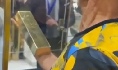 رجل يفوز بسبيكة ذهب ولكن شروط المسابقة خذلته.. ما القصة؟