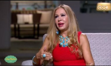 الفنانة إيمان تجري عملية جراحية في يدها وتطلب الدعاء من جمهورها