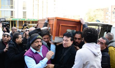 صدمة وبكاء وذهول.. تفاصيل جنازة أحمد عدوية "صور"
