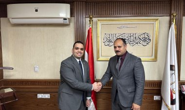 تكريم أحد أعضاء النيابة العامة لتميزه في أداء عمله (صور)