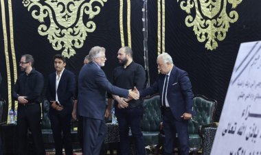 أشرف زكي نقيب المهن التمثيلية «يستقبل» المعزين في الفنان حسن يوسف.. صور