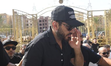 تامر حسني يعلن عدم إقامة عزاء لوالده حسني شريف.. واستقبال المعزين بالمقابر فقط