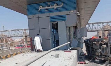 اصطدام سيارة بمحطة الأتوبيس الترددي في بهتيم بعد انحرافها عن مسارها