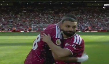 جماهير ليفربول تتفاعل بحرارة مع صلاح في ليلة الوداع