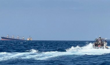 الجيش الأمريكي يدمر زورقا مسيرا تابعا للحوثيين