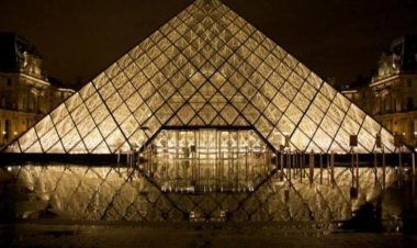 سرقة مجوهرات نابليون بونابرت من متحف اللوفر بفرنسا في وضح النهار