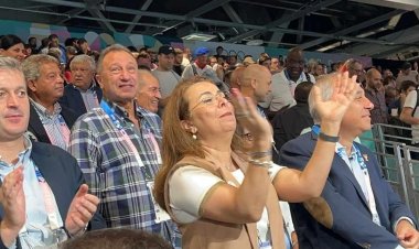 الخطيب يحتفل بفوز منتخب مصر لكرة اليد على نظيره المجر