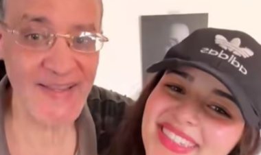 والد نجمة «ذا فويس» أشرقت أحمد يحتفل بنجاحها بالثانوية العامة