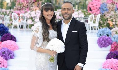 ردا على إحدى المتابعات.. تامر عاشور عن زوجته نانسي نور: "بفرح لما بشوفها"