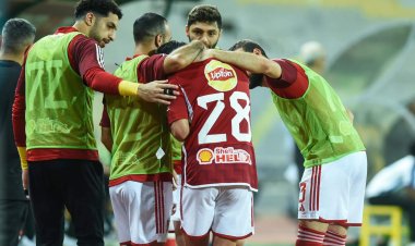 غادر الملعب باكيا..  طبيب الأهلي يكشف تفاصيل إصابة كريم فؤاد