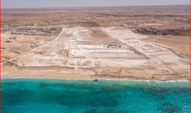 الحكومة تحسم الجدل حول تطوير مشروع رأس الحكمة عبر الإمارات