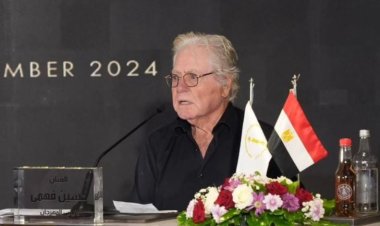 حسين فهمي يفتتح سوق الصناعة ضمن فعاليات مهرجان القاهرة السينمائي