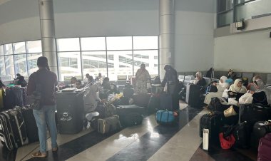 الفريق كامل الوزير تابع إجراءات السفر.. انطلاق أول فوج من حجاج بيت الله الحرام