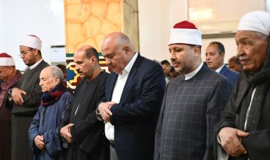 محافظ قنا يفتتح مسجد ذو النورين بـ دشنا ويؤدى صلاة التراويح