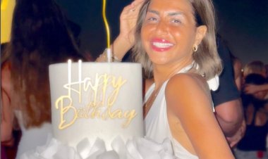 منة فضالي تحتفل بعيد ميلادها برفقة أصدقائها: التورتة تشبه شخصيتي