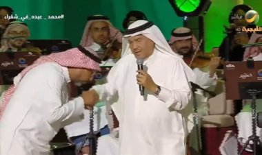 بعد الجدل حول تقبيله يد محمد عبده.. هاني فرحات: الفن احترام مش خصام