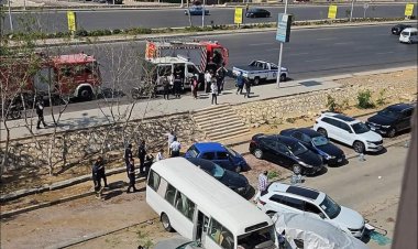 تهشم 5 سيارات ملاكى  صدمهم أتوبيس بأحد شوارع التجمع الخامس