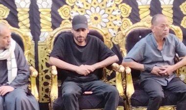 يسيطر عليه الحزن.. حمدي الميرغني يتلقى عزاء والده في السويس