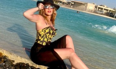 حسناء سيف الدين تستمتع بالبحر على طريقتها الخاصة