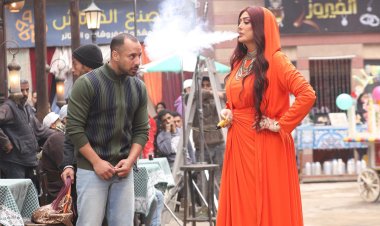 بعد ظهوره مع غادة عبد الرازق في شباب امرأة.. عمرو وهبة:" كنت محتاج بس 5 سم"